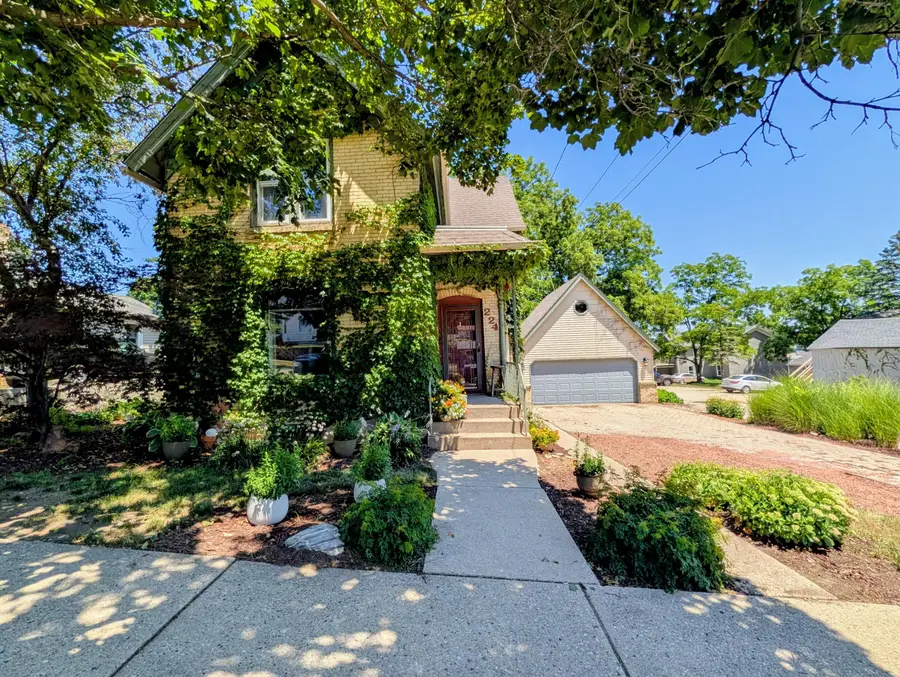 224 Amanda St, Burlington, WI 53105 - #2
