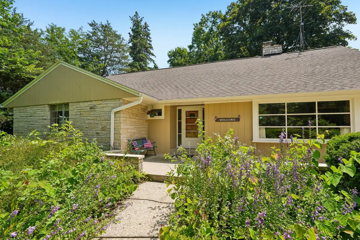 S23W23085 E Broadway, Waukesha, WI 53186 - #1