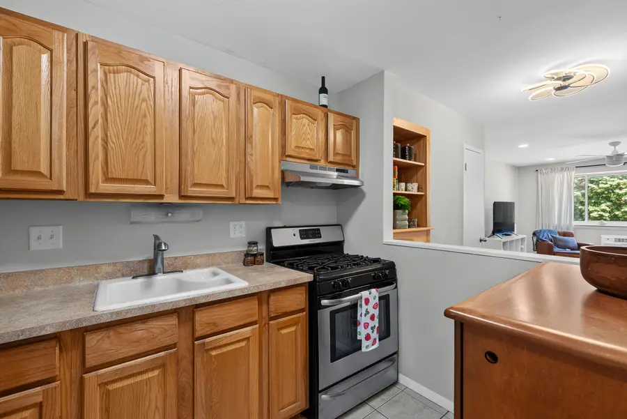 2222 E Belleview Pl, Milwaukee, WI 53211 - #3