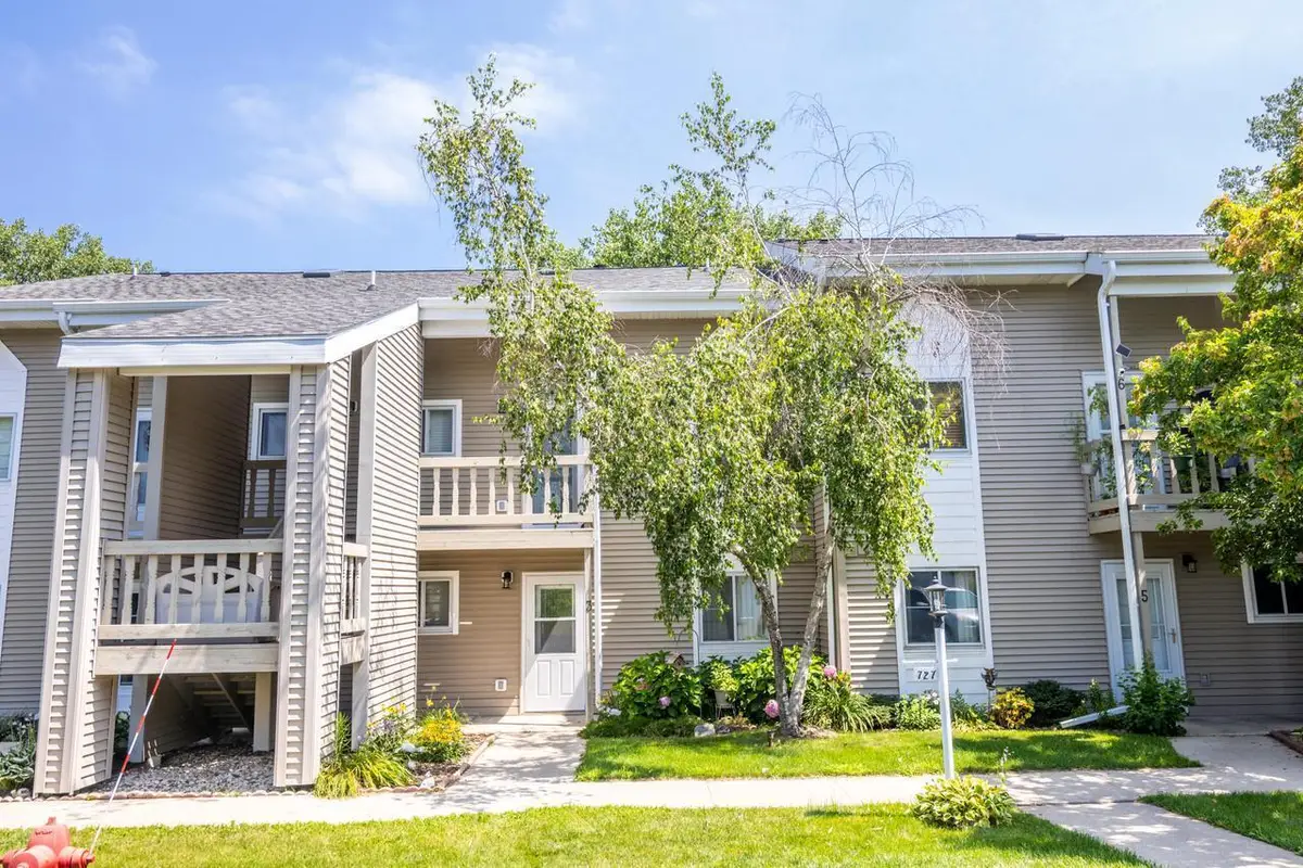 717 E Lakeview Rd, Hustisford, WI 53034 - #1