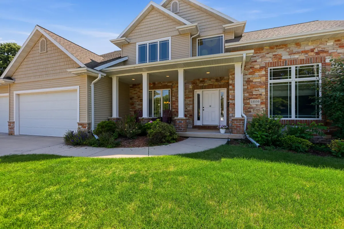 1606 S Carver Ln, Appleton, WI 54914 - #1