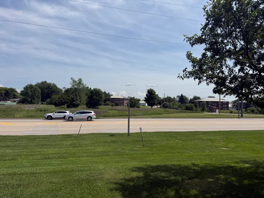 2530 W Waukau Ave, Oshkosh, WI 54904 - #3