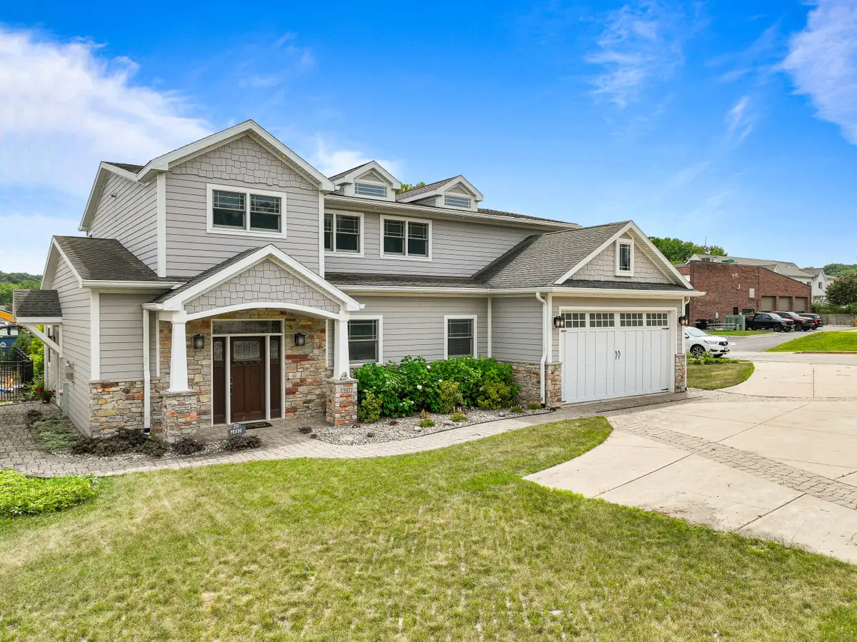 211 3rd Ave, Fontana, WI 53125 - #1
