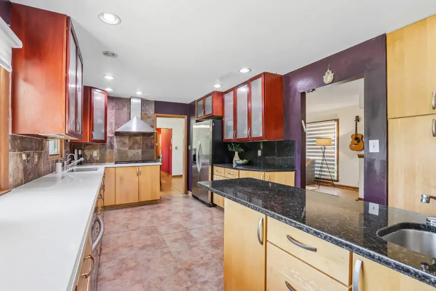 6964 N Braeburn Ln, Glendale, WI 53209 - #2