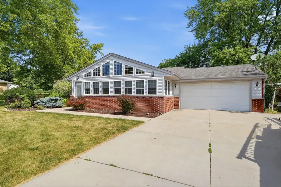 16730 Willow Ridge Ln, Brookfield, WI 53005 - #2