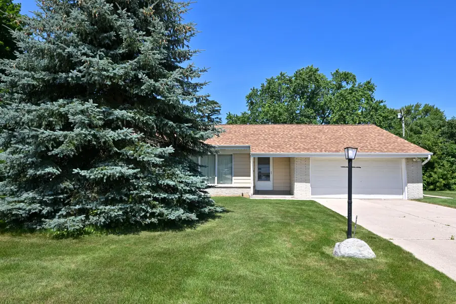 8048 N Greenview Ct, Brown Deer, WI 53223 - #3