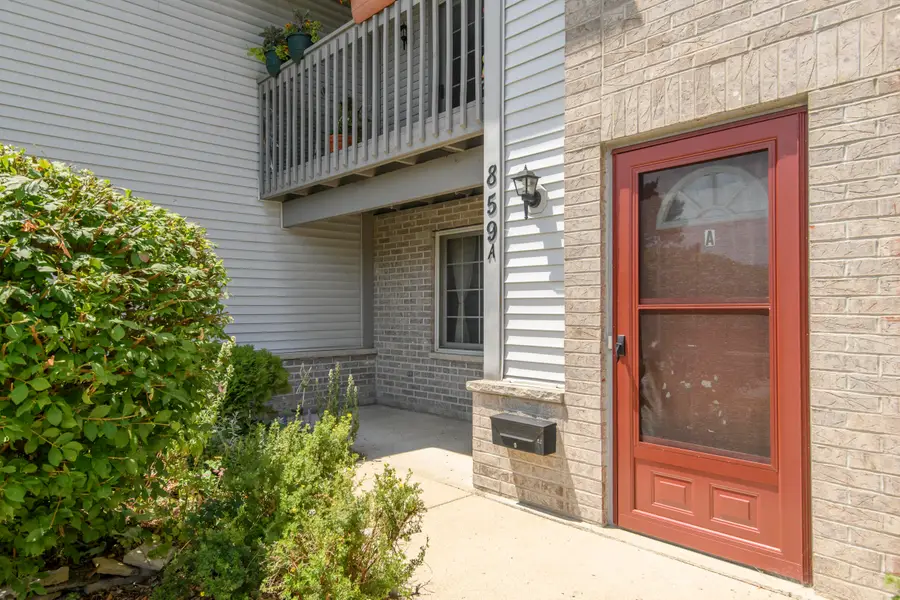 859 Quinlan Dr, Pewaukee, WI 53072 - #2