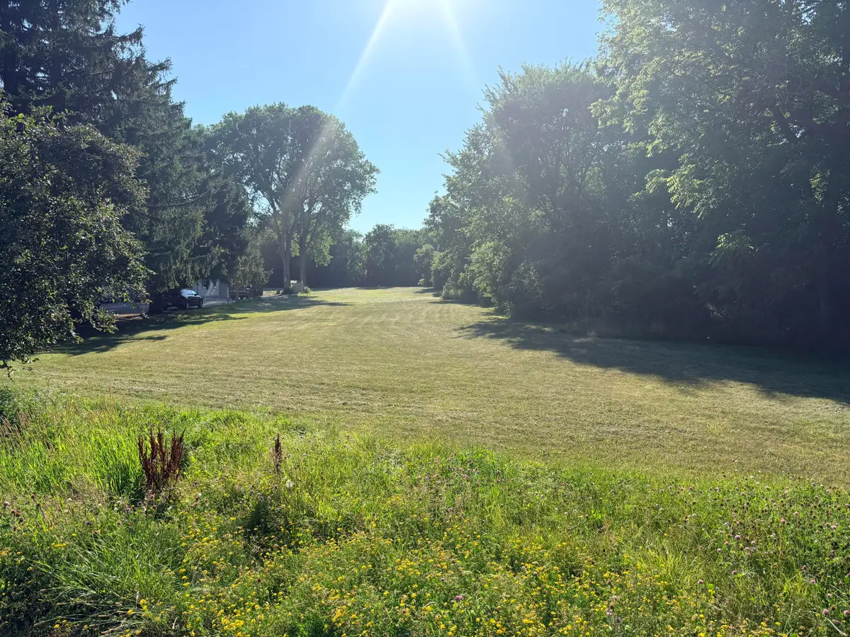 7577 S North Cape Rd, Franklin, WI 53132 - #1