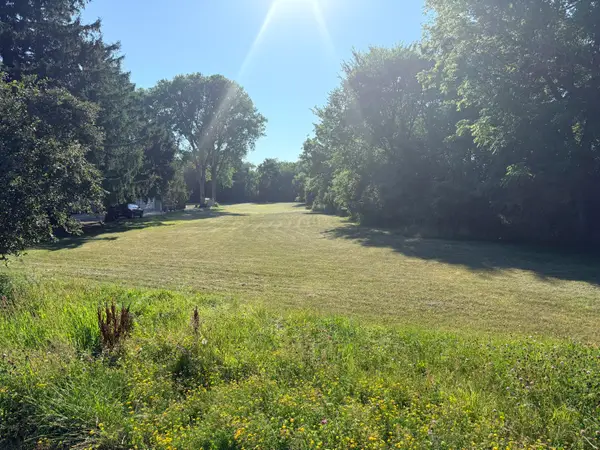 7577 S North Cape Rd, Franklin, WI 53132