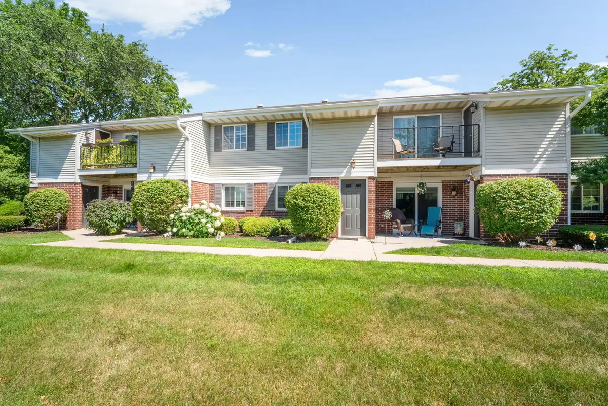 N110W17155 Ashbury Ln, Germantown, WI 53022 - #1