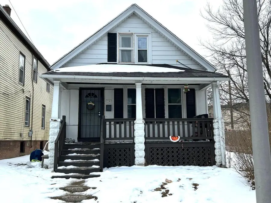 1941 N 21st St, Milwaukee, WI 53205 - #2