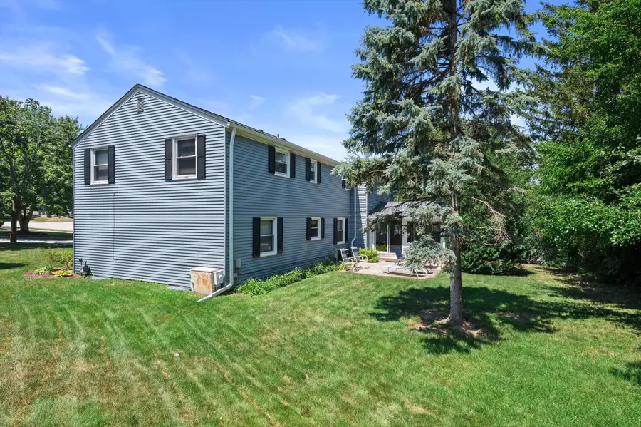2205 Cottage Ct, Waukesha, WI 53188 - #2