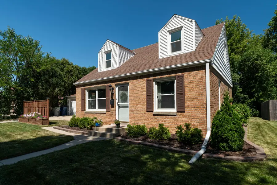 9420 W Saint Paul Ave, Milwaukee, WI 53226 - #2