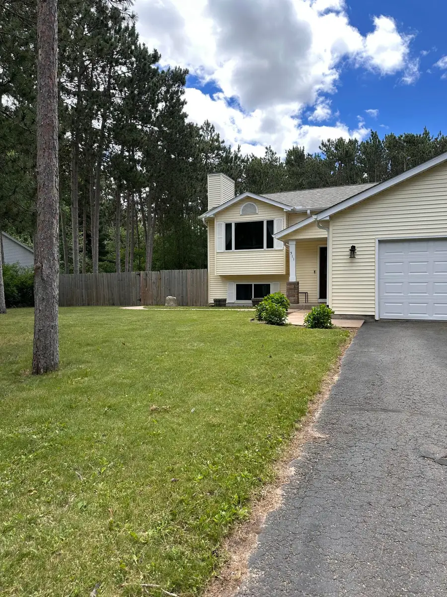 511 S Beach Dr, Altoona, WI 54720 - #3