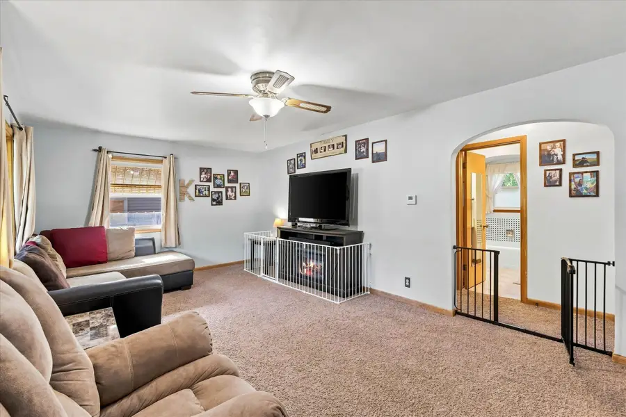 1416 W Washington Ave, Cleveland, WI 53015 - #2