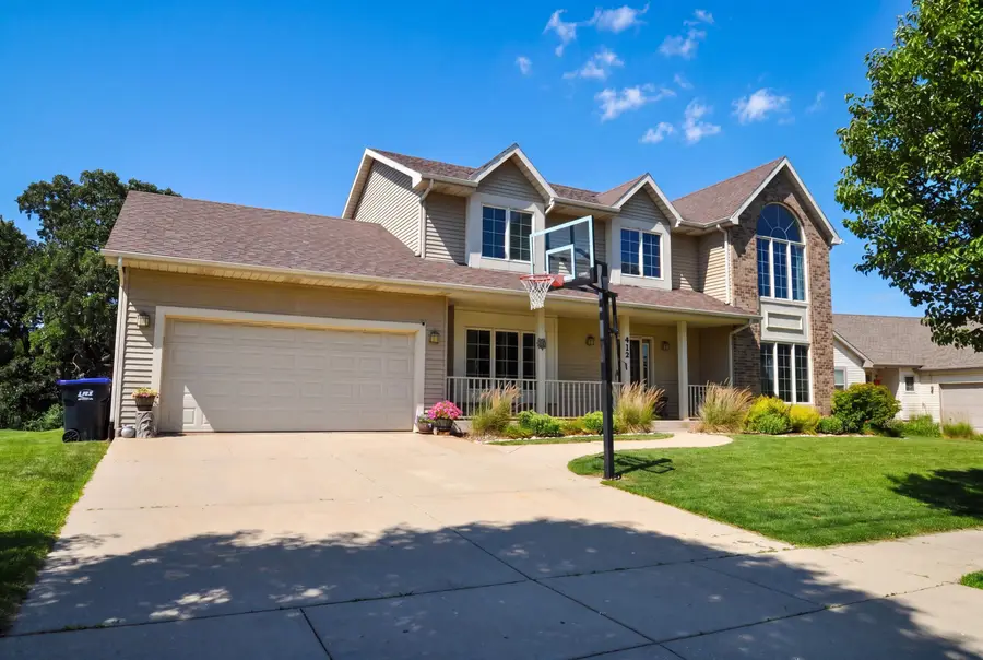 412 E Grant St, Elkhorn, WI 53121 - #2
