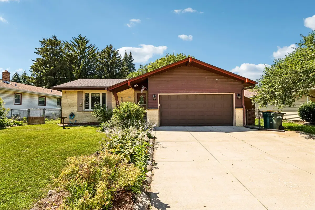 708 Riverview Dr, West Bend, WI 53095 - #1
