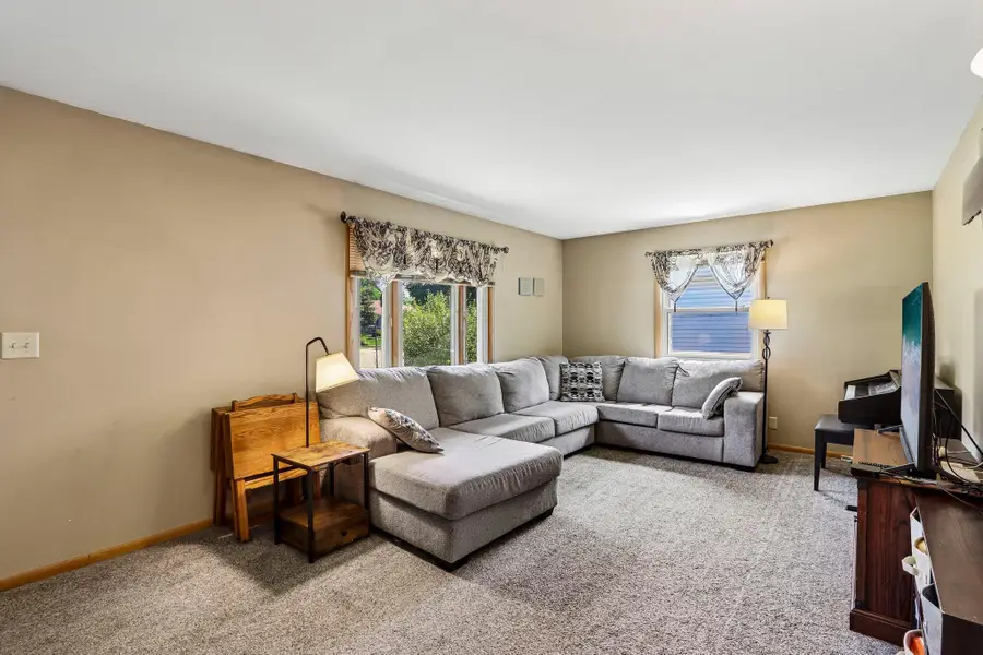 708 Riverview Dr, West Bend, WI 53095 - #3