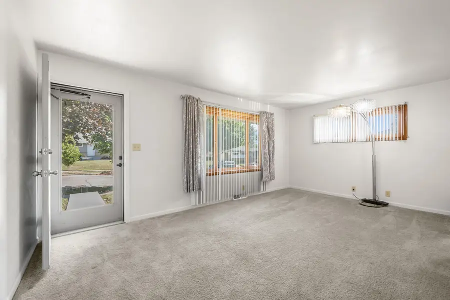 7719 W Winfield Ave, Milwaukee, WI 53218 - #3
