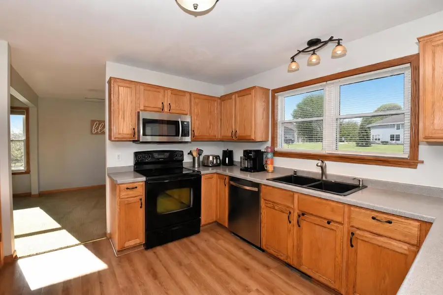 W142N9823 Amber Dr, Germantown, WI 53022 - #3