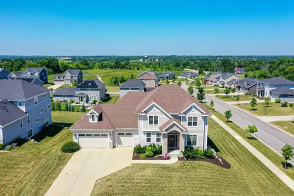 8735 S Bell Meadow Ct, Franklin, WI 53132