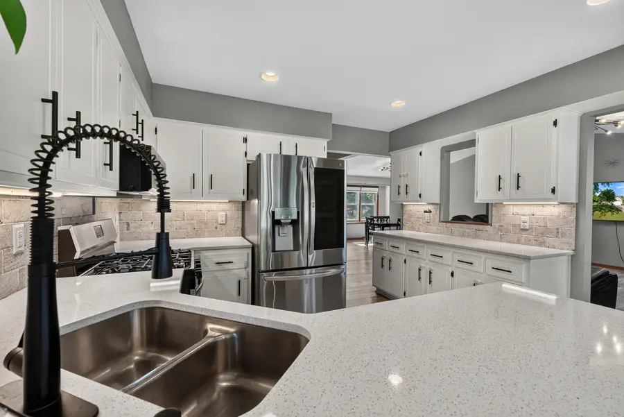 7071 S Cypress Ct, Franklin, WI 53132 - #2