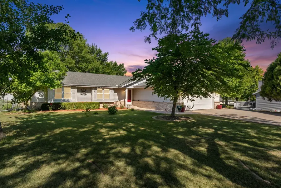 7071 S Cypress Ct, Franklin, WI 53132 - #3