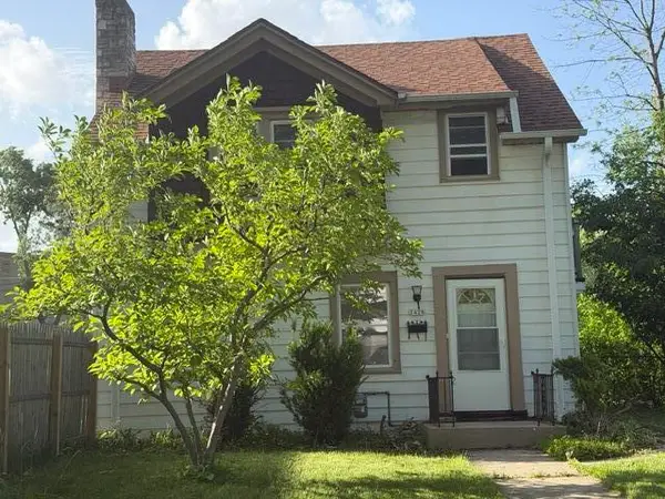 2428 W Roosevelt Dr, Milwaukee, WI 53209