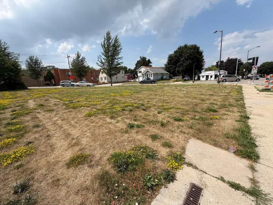 9201 W National Ave, West Allis, WI 53227 - #2