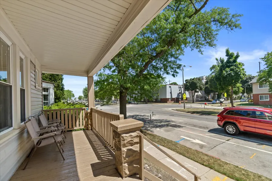 806 W Lapham Blvd, Milwaukee, WI 53204 - #2