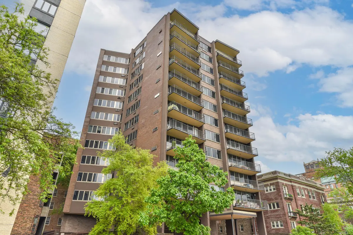 1919 N Summit Ave, Milwaukee, WI 53202 - #1