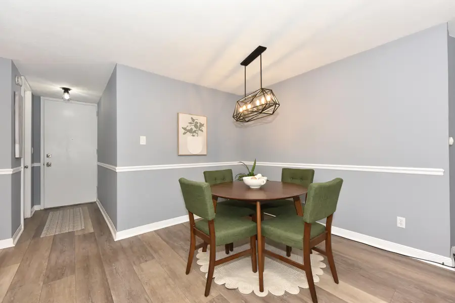 1919 N Summit Ave, Milwaukee, WI 53202 - #2