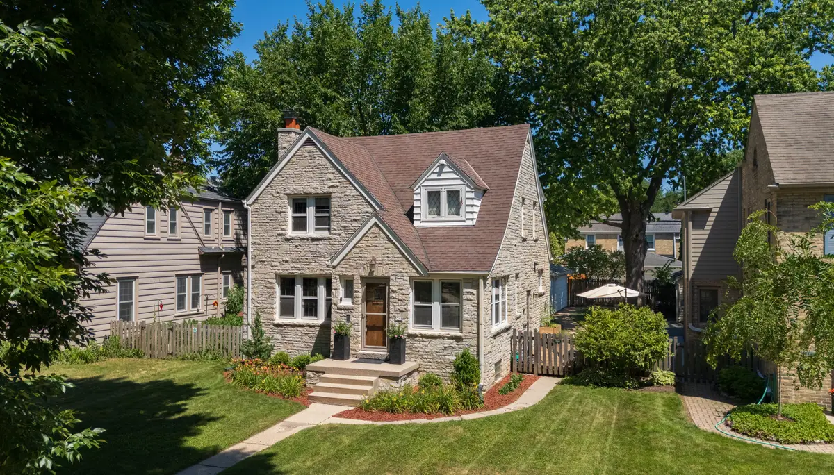 5244 N Shoreland Ave, Whitefish Bay, WI 53217 - #1