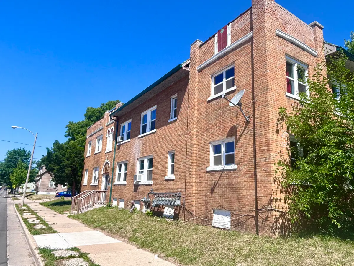 2208 W Locust St, Milwaukee, WI 53206 - #1