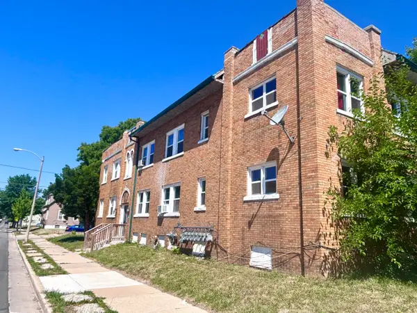 2208 W Locust St, Milwaukee, WI 53206