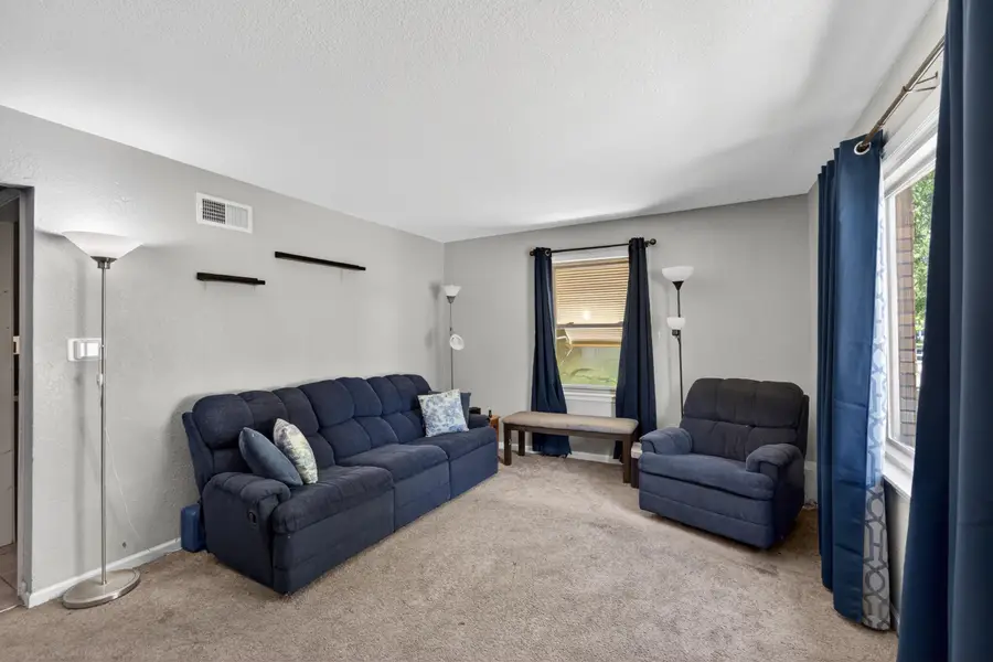 8601 W Melvina St, Milwaukee, WI 53222 - #3