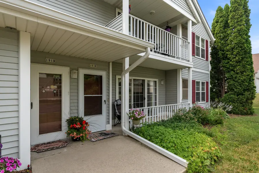 191 Bur Oak Ln, Grafton, WI 53024 - #2