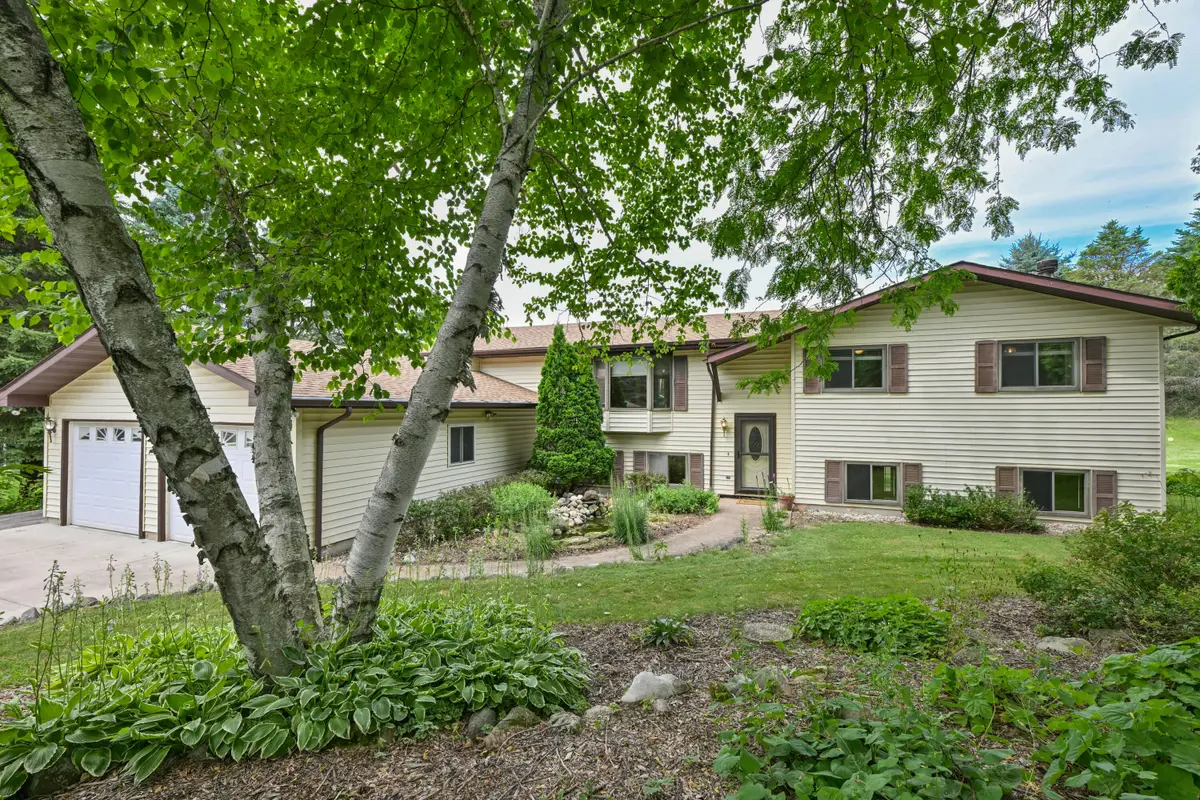 4751 E Oakview Dr, Milton, WI 53563 - #1