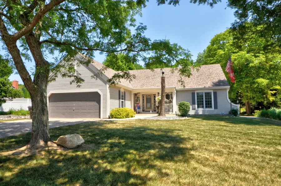 6988 W Southview Dr, Franklin, WI 53132 - #2