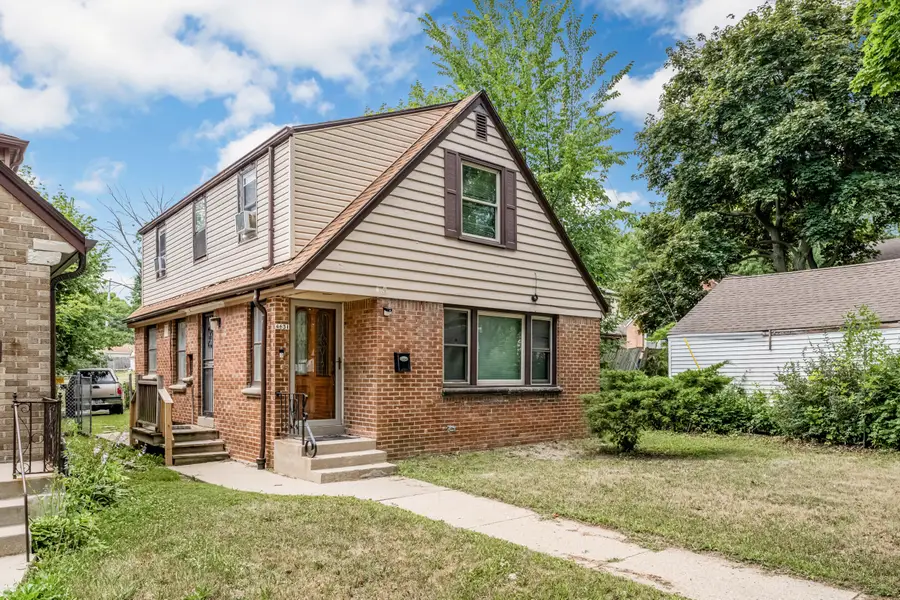 4631 W Keefe Ave, Milwaukee, WI 53216 - #2