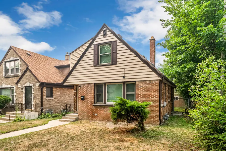 4631 W Keefe Ave, Milwaukee, WI 53216 - #3