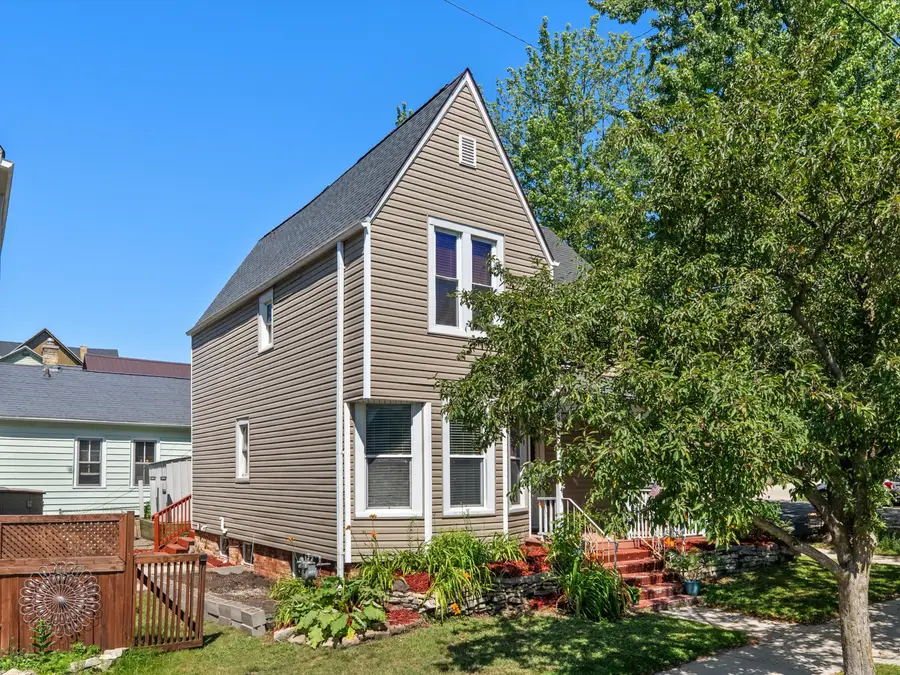 436 N 7th St, Manitowoc, WI 54220 - #3