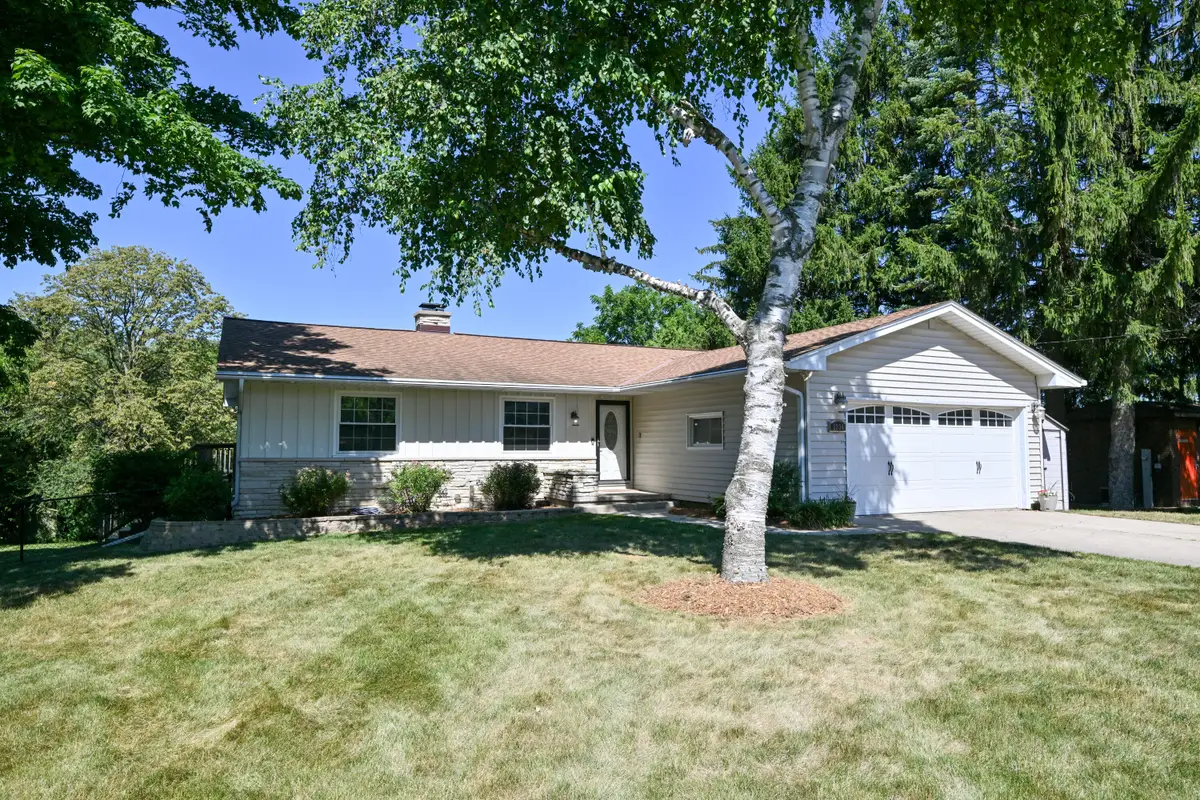 2204 Oakdale Dr, Waukesha, WI 53189 - #1