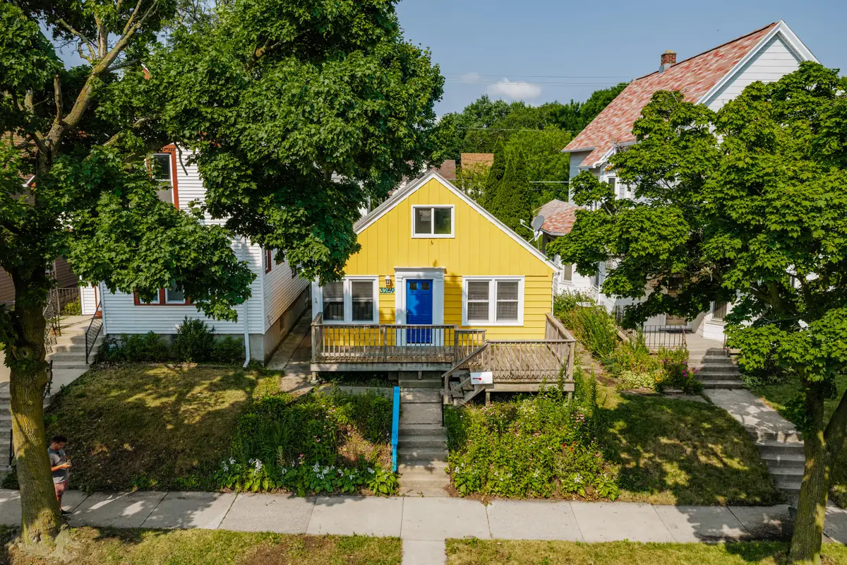 3269 N Oakland Ave, Milwaukee, WI 53211 - #1