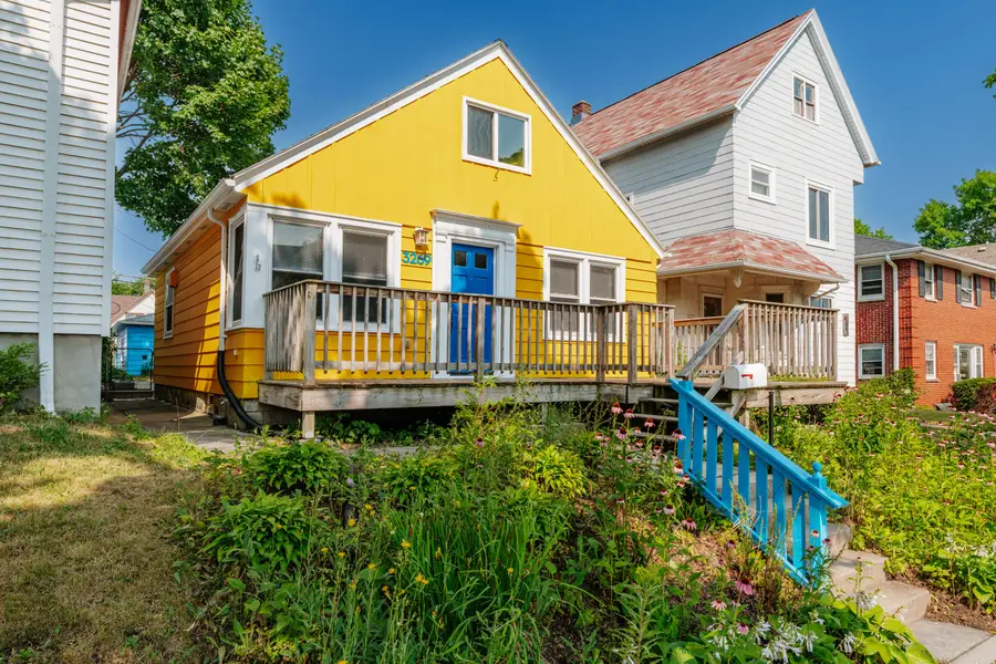 3269 N Oakland Ave, Milwaukee, WI 53211 - #2