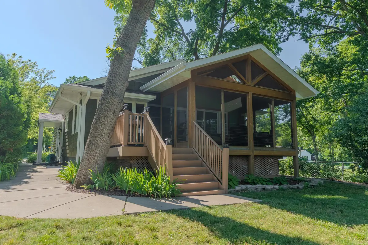 2712 Nagawicka Ave, Delafield, WI 53018 - #1