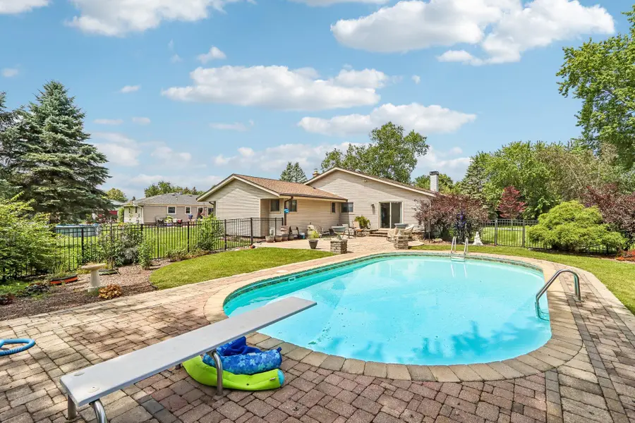 36651 Prairie Dr, Summit, WI 53066 - #2