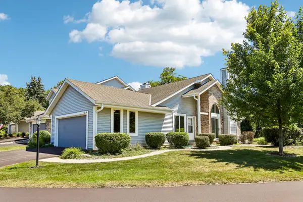 101 E Sutton Pl, Waukesha, WI 53188