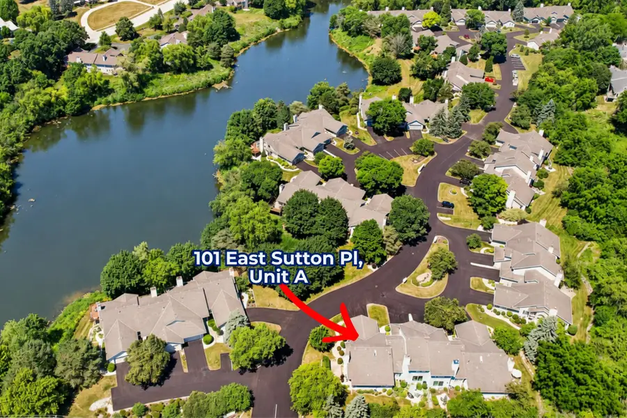 101 E Sutton Pl, Waukesha, WI 53188 - #2