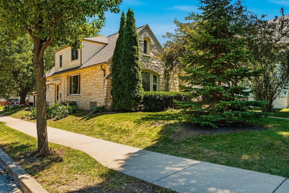 2202 S 70th St, West Allis, WI 53219 - #1